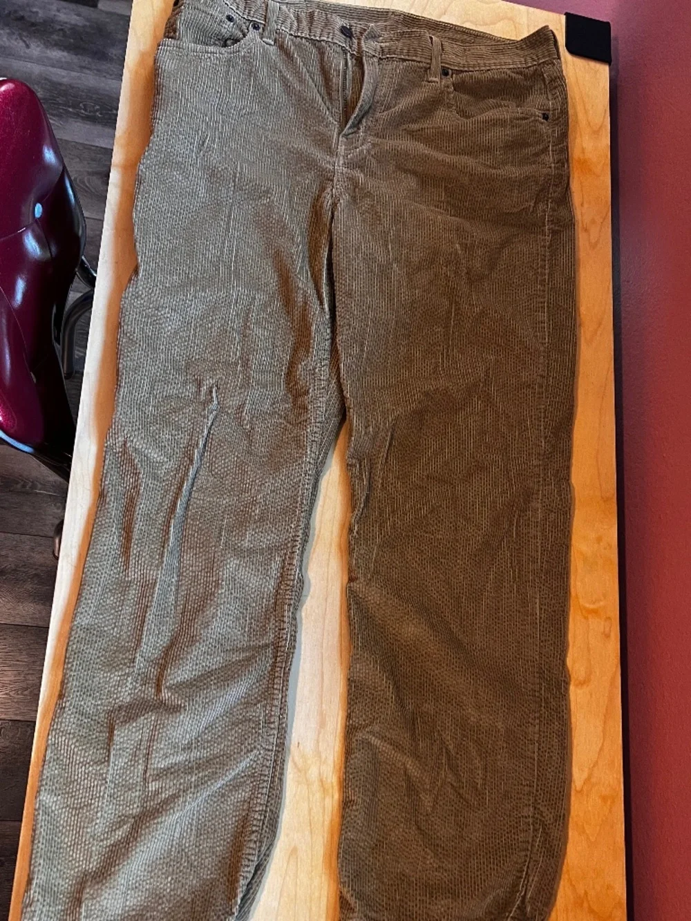 511’s slim fit Levi’s small men’s corduroy pants